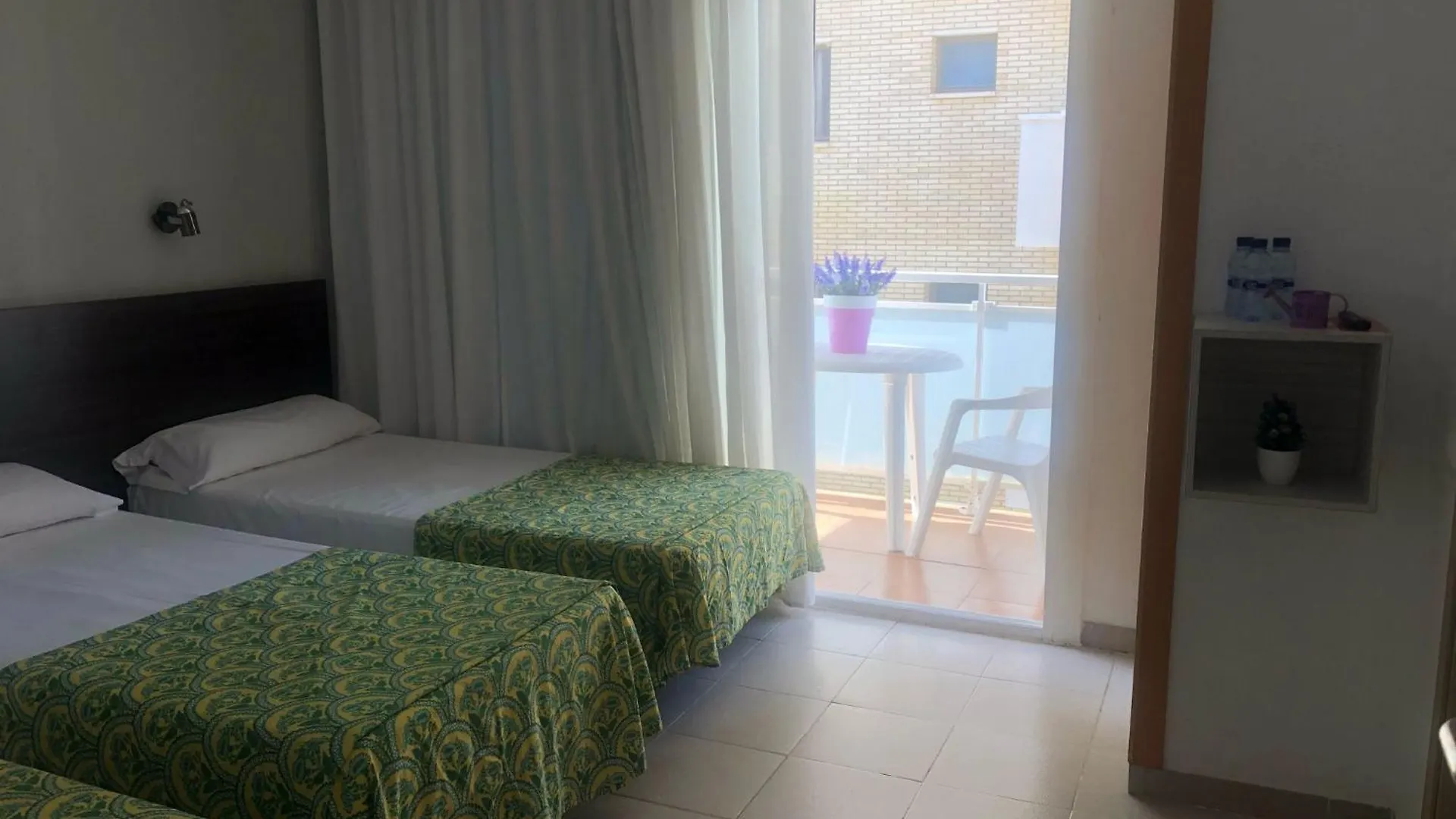 Hostal Tahiti Rs Salou 2*,