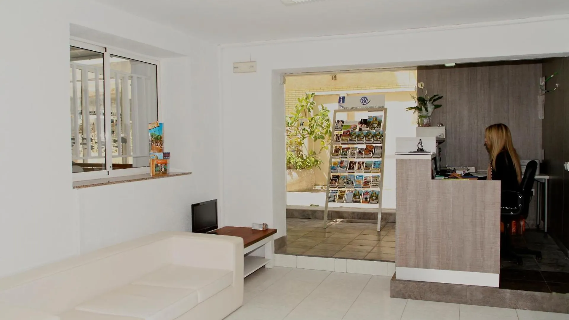 Hostal Tahiti Rs Salou
