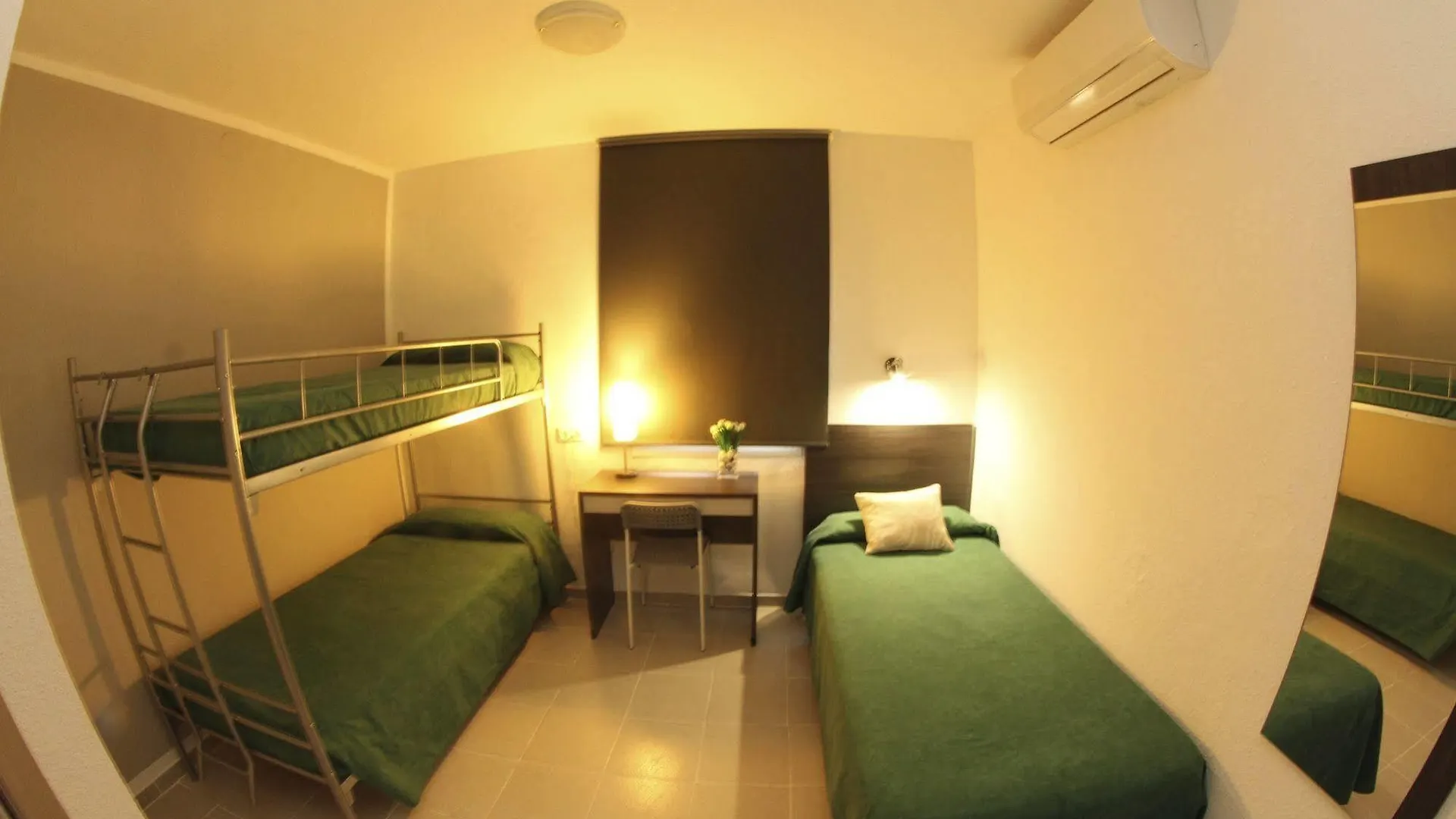 Hostal Tahiti Rs Salou