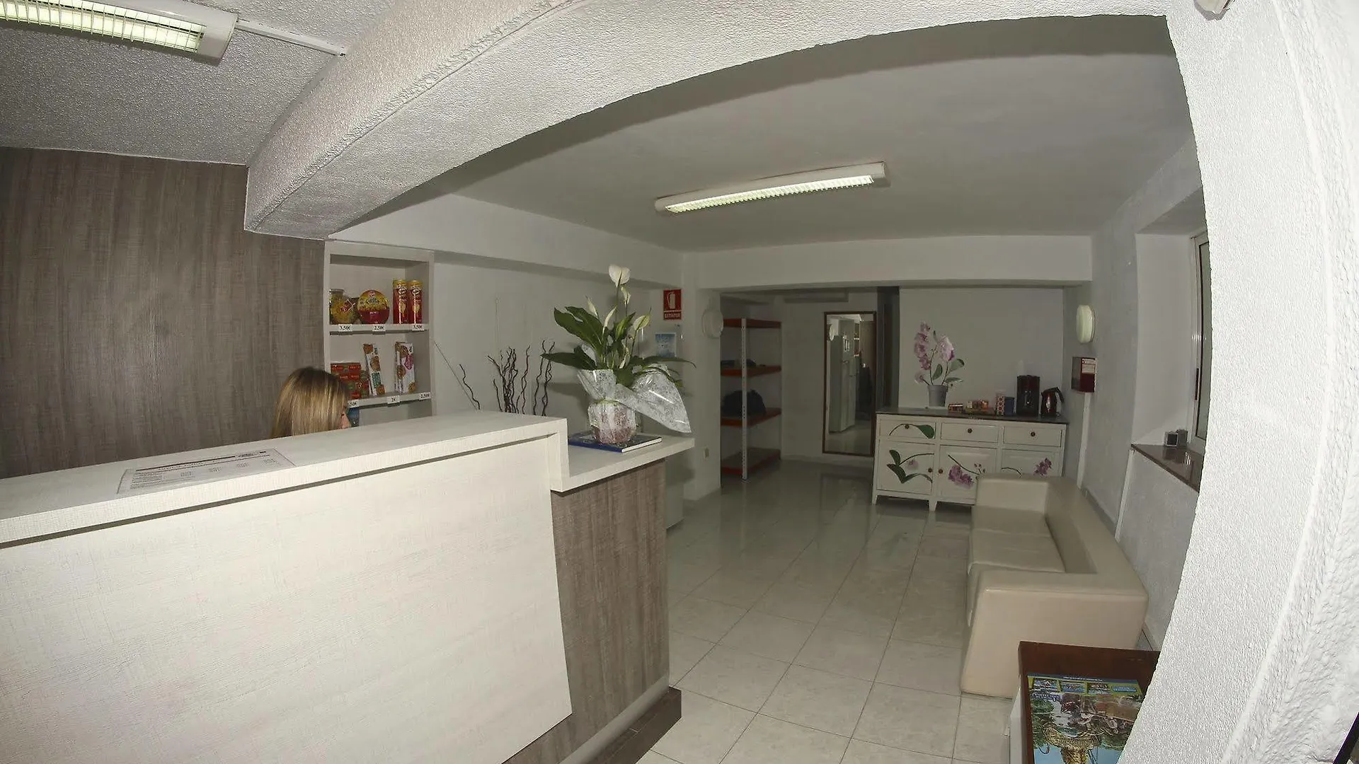 Hostal Tahiti Rs Salou