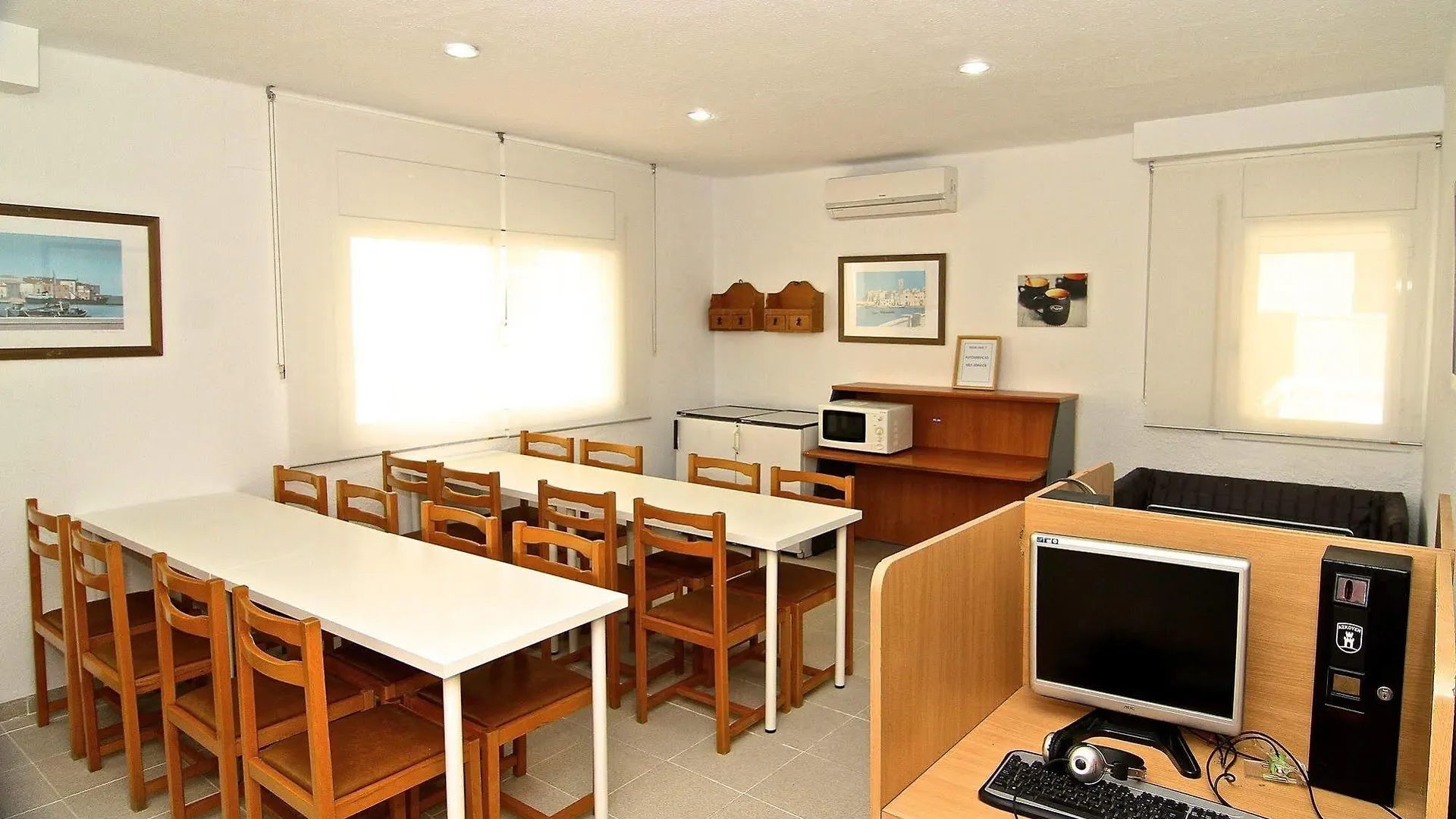 Hostal Tahiti Rs Salou Spain
